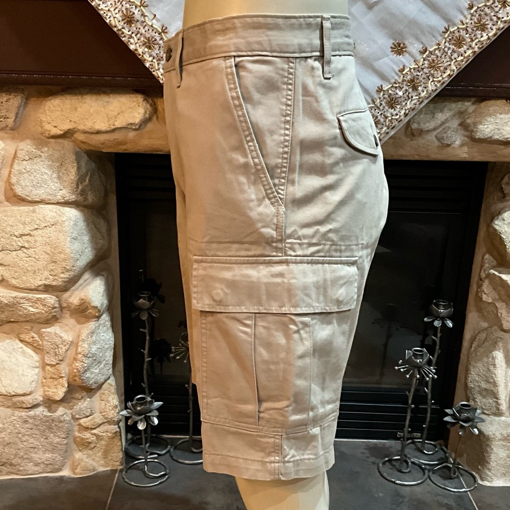 Levi’s shorts khaki W34 - Picture 3 of 15
